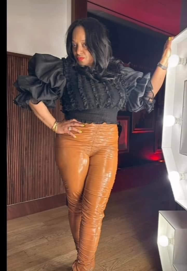 PUFFY BLOUSE